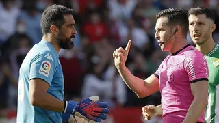 Pellegrini se cuadró con Bravo: No creo que fuera responsable del primer tiempo con Sevilla