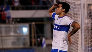 Plantel de la UC le cantó el “Feliz cumpleaños” a Edson Puch en la previa del duelo ante Libertad