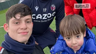 Gary Medel empezó el año entrenando junto a sus hijos en Bologna