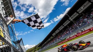 Sebastian Vettel aprovechó el retiro de Lewis Hamilton y volvió al liderato en la Fórmula 1