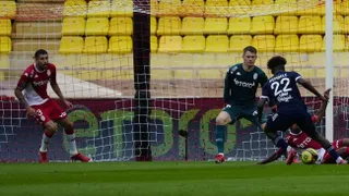 Guillermo Maripán tuvo destacada actuación en la goleada de Monaco ante Bordeaux