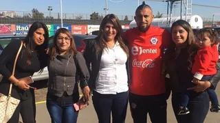 Los cariñosos saludos de Arturo Vidal y Gary Medel por el Día de la Madre en España