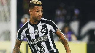 Leonardo Valencia volvió a jugar con Botafogo en apretado triunfo sobre Atlético Mineiro en Brasil
