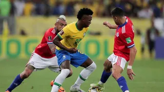 Vinicius aumentó para Brasil y castigó la desconcentración de La Roja