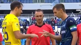 ¿No había moneda? Arbitro se volvió viral tras realizar el sorteo de un partido con un cachipún