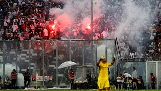 Colo Colo fue castigado con tres partidos a puertas cerradas por incidentes en el Superclásico