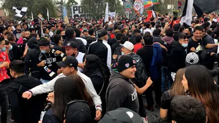 Garra Blanca se manifestó afuera del Monumental contra las decisiones de Blanco y Negro