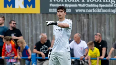 Vicente Reyes debutó en goleada de Norwich en pretemporada
