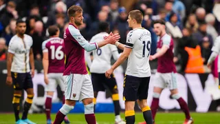 West Ham castigó a Everton en la Premier con un golazo de tiro libre de Aaron Cresswell