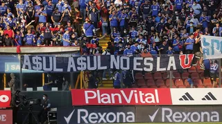 Arbitro reportó bombas de estruendo y lienzos contra dirigentes de la U en partido contra La Serena