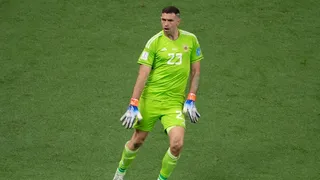 “La hicieron tarde”: La desafiante frase Emiliano Martínez tras reglamento que sacó la FIFA