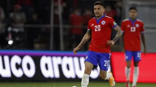 Director deportivo de Bayer Leverkusen descartó salida de Charles Aránguiz