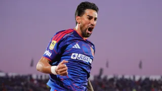 Lucero rompió su sequía en el clásico: el gol que desató la locura en la U de Chile