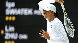Iga Swiatek mostró solidez para avanzar a segunda ronda en Wimbledon