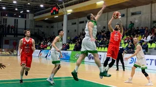 El campeón Valdivia sufrió su primera caída en la Liga Nacional ante el nuevo líder CD Castro