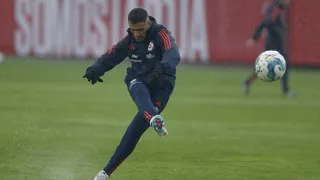 La Roja continuó su preparación para enfrentar a Uruguay bajo una intensa lluvia