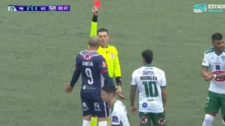 [Video] Jugador de la B estuvo solo 41 segundos en cancha tras ser expulsado
