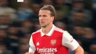 [VIDEO] Rob Holding puso la cuota de suspenso con el descuento de Arsenal