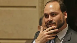 Hijo de Bolsonaro impulsó proyecto de ley para prohibir participación de deportistas transgénero