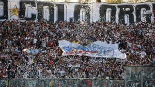 “Simplemente, uno solo”: El emotivo cántico de hinchas de Colo Colo a Alianza Lima