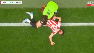 Costillas rotas y sin Premier League: Sunderland asciende a costa de Ben Brereton