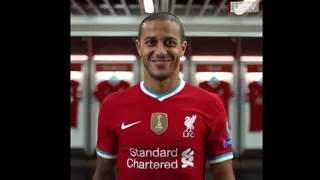¡Ya siente la camiseta! La presentación de Thiago Alcántara como nuevo jugador de Liverpool