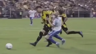 Hinchas de Nacional y Peñarol estallaron por codazo de “Cachila” Arias en el clásico