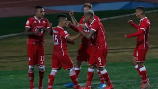 Unión La Calera derrotó a Curicó Unido y alcanzó a Universidad Católica en el liderato del torneo