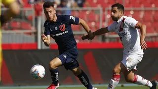 Un descomunal Larrivey comandó con cuatro goles la victoria de la U ante Curicó