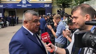 Presidente de AFA “solidarizó” con su par de la Federación Española