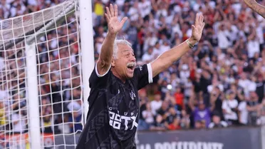Caszely anotó un gol en el adiós de Jaime Valdés y se llevó el cariño del Monumental