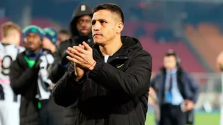¿Fue un adiós? Ovación y lienzo para Alexis Sánchez en el último partido de la temporada de Udinese