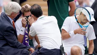 El impactante pelotazo que recibió Nicolás Mahut y que detuvo la final de dobles de Wimbledon