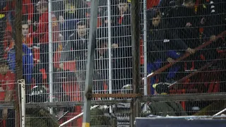 Barristas de Unión Española amenazaron a familiares de jugadores de la UC