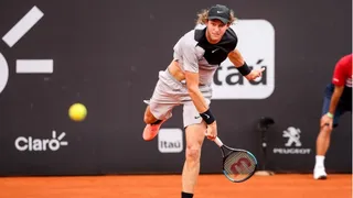 Un gigantesco Nicolás Jarry derrotó a Pablo Cuevas y avanzó a las semifinales del ATP de Río