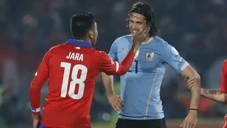 Recuerda como fue el “dedo” de Jara a Cavani, hace un año