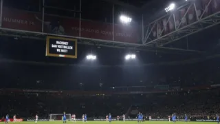 Equipos holandeses se negaron a jugar durante el primer minuto en protesta contra el racismo