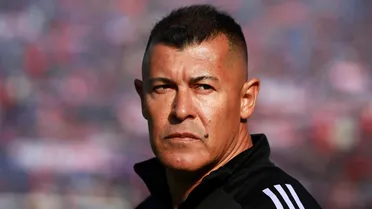 El historial de sanciones de Jorge Almirón que inquieta en Colo Colo