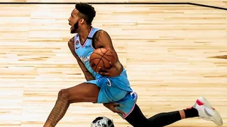 Derrick Jones ganó el concurso de clavadas del Fin de Semana de las Estrellas de la NBA