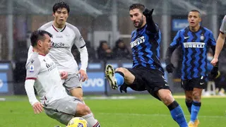 Gary Medel se retiró por precaución en la derrota de Bologna debido a un pisotón de Lukaku