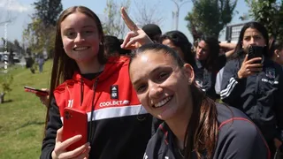 Colo Colo masculino y femenino recibieron arengazo antes de los clásicos ante la UC