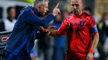 Gustavo Álvarez y el plantel de la U quedaron molestos con el arbitraje en la derrota Azul