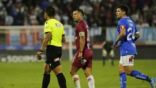 La enorme piedra arrojada por barristas de la UC en el duelo ante La Serena en San Carlos
