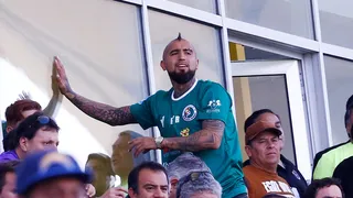 En España destacaron el “bonito gesto” de Arturo Vidal al mantener sueldos de Rodelindo Román
