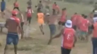 Hinchas de Independiente desalojaron a manifestantes de una carretera