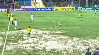 Estado de la cancha en partido juvenil generó indignación en redes sociales