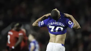 Los inspirados Martial y Pogba guiaron a Manchester United en su victoria sobre Everton