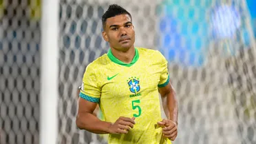 El árbitro y el VAR perjudican a Chile: Alevosa agresión de Casemiro y no lo expulsan