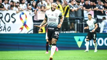 Memphis Depay fue la figura del triunfo vital de Corinthians en Brasil