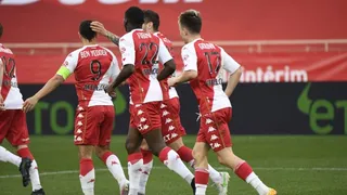 AS Monaco volvió a celebrar con Maripán en cancha y se mantuvo al paso del líder